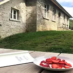 Historic Gardener S House In Haltinne *